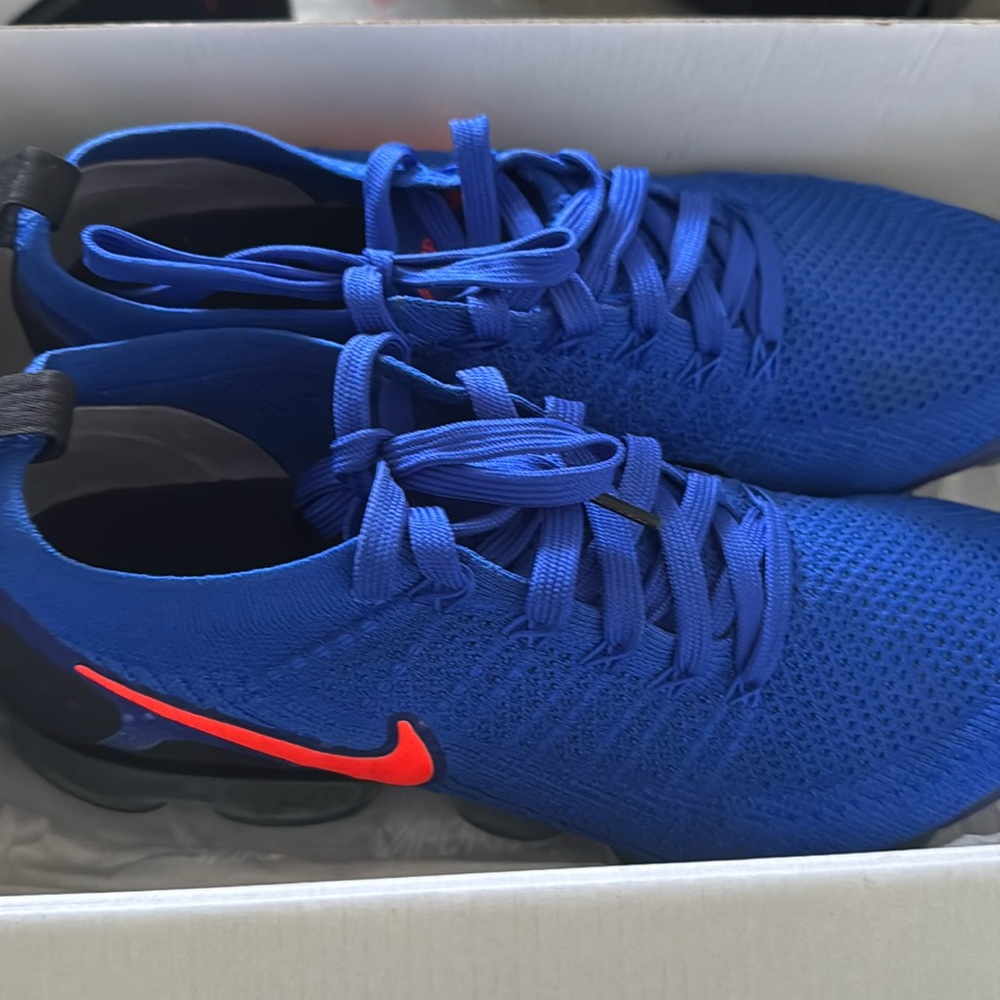 slightly used vapormax 2’s